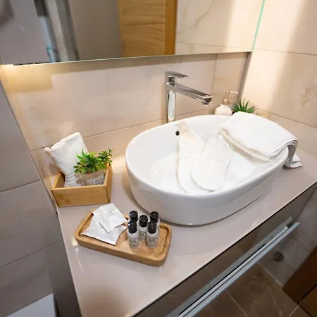 Appartement Miyaki Jacuzzi & Access - *